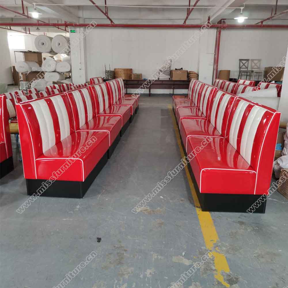 Red and white leather double seater retro 60s Bel Air diner couches, 60s style retro Bel Air booth couches with sponge and spring seater, American 1950s style retro diner booth seating furniture M-8525