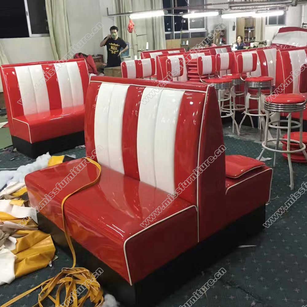 V back red and white leather midcentury retro dinette booth sofas, high quality red leather V backrest retro 1950s dinette booth sofas, American 1950s style retro diner booth seating furniture M-8541